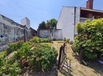 Casa · 216m² · 2 Ambientes · Terreno en Lomas de Zamora