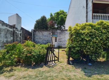 Casa · 38m² · 2 Ambientes · Terreno en Lomas de Zamora