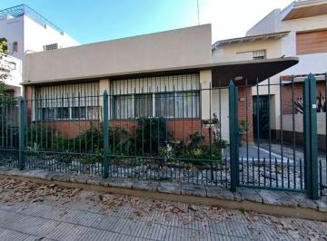 Casa · 200m² · 4 Ambientes · 5 Cocheras · Casa en Lomas de Zamora Oeste