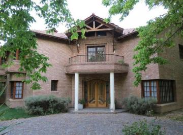 Casa · 350m² · 7 Ambientes · 2 Cocheras · Casa en Alquiler Temporal en Chacras de Coria, Luján de Cuyo, Mendoza