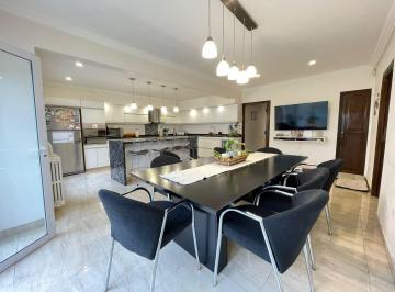 Casa · 336m² · 6 Ambientes · 2 Cocheras · Chalet de Categoría - Morón
