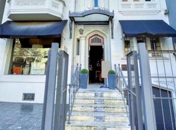 Casa · 900m² · 2 Cocheras · Casa en Venta con Renta en Pocitos