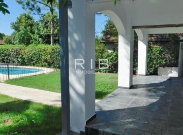 Casa de 5 ambientes, Pilar · Propiedad con 4 Dorm. Sobre un Lote