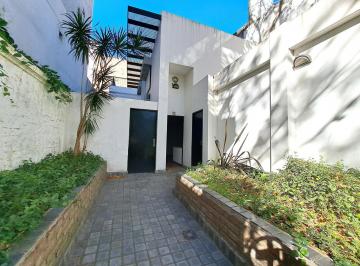 Casa · 175m² · 4 Ambientes · 1 Cochera · Venta Casa 3 Dorm. 3 Baños Cochera Patio Ayacucho 1800 Permuta