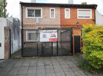 Casa · 105m² · 4 Ambientes · 2 Cocheras · Dúplex en Venta de 4 Ambientes en Martínez con Garaje y Jardín