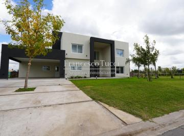Casa · 350m² · 6 Ambientes · 2 Cocheras · Casa en Venta 6 Ambientes Terravista