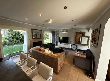 Casa · 350m² · 5 Ambientes · 2 Cocheras · Casa en Alquiler de 4 Dorm. en Grand Bell, City Bell