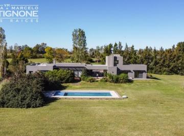 Casa · 318m² · 5 Ambientes · 4 Cocheras · Casa Venta Club de Campo La Ranita Partido de Luján