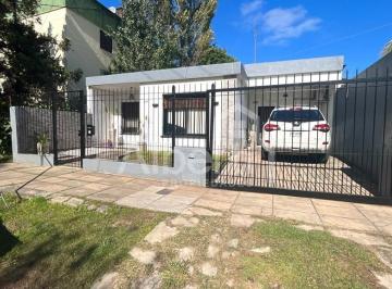 Casa de 5 ambientes, Morón · Venta Haedo Casa de Estilo Americana 5 Ambientes con Parque y Pileta.