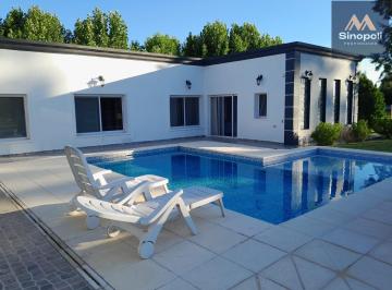 Casa · 320m² · 4 Ambientes · 2 Cocheras · Venta de Casa 5 Ambientes, Lote 34, Miralagos 1