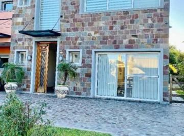 Casa · 250m² · 4 Ambientes · Casa Venta en Altos de Hudson II