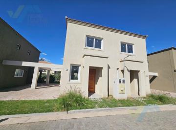 Casa · 79m² · 3 Ambientes · 1 Cochera · Venta Casa Saravi Village 3 Amb a Estrenar Interno