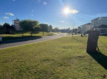 Terreno · 897m² · Venta