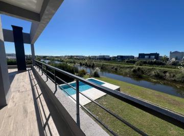 Casa · 310m² · 8 Ambientes · 2 Cocheras · Casa en Venta en El Canton