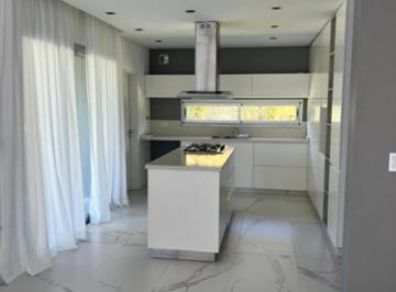 Casa · 200m² · 5 Ambientes · 1 Cochera · Casa a La Venta, Fincas de Iraola II