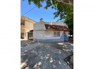 Casa · 80m² · 5 Ambientes · 1 Cochera · Casa de 2 Dorm. en Venta