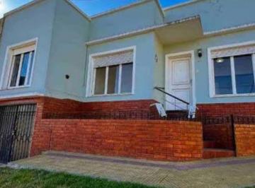 Casa en Venta de 10 ambientes Falucho · Dueño Vende Casas Zona Cerrito 3 Habitaciones 2 Baños Cada Una