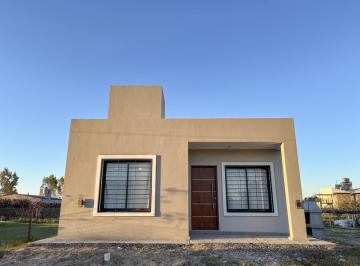 Casa de 3 ambientes, Arroyo Leyes · Casa a Estrenar en Arroyo Leyes Km 15.5 a 50 m de La Ruta