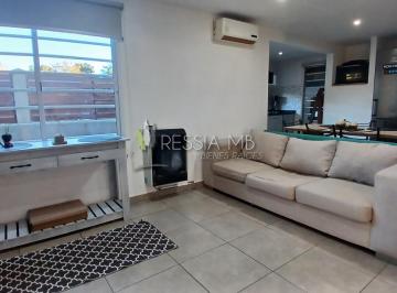 Departamento · 185m² · 4 Ambientes · 1 Cochera · Venta de Casa + 3 Dptos Todo en Block - Av 18 y Paseo 101 - Villa Gesell