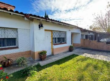 Casa de 3 ambientes, Lomas de Zamora · Casa de 3 Amb, en Excelente Barrio Residencial!