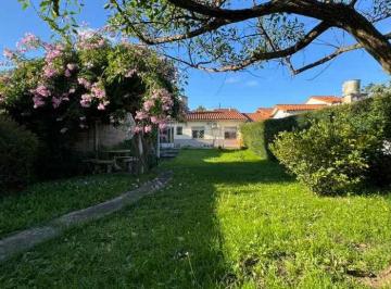 Casa de 3 ambientes, Lomas de Zamora · Casa de 3 Ambientes en Venta en Banfield, con Parque.