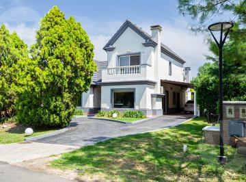 Casa · 269m² · 6 Ambientes · 2 Cocheras · Casa en Venta - Barrio El Lauquen, Canning