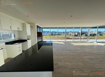 Casa · 200m² · 5 Ambientes · 1 Cochera · Espectacular Casa en Venta | Puerto del Aguila | Potrero de Garay |calamuchita