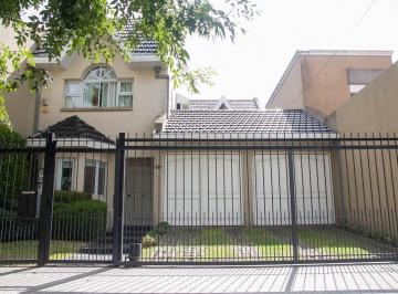 Casa · 350m² · 9 Ambientes · 4 Cocheras · Casa en Tolosa