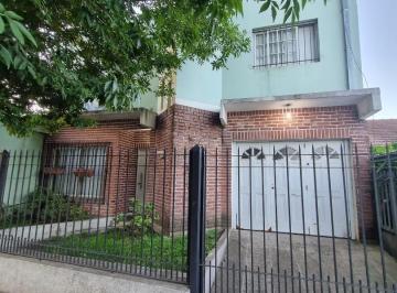 Casa · 105m² · 1 Cochera · Venta Casa 4 Ambientes Jose Marmol