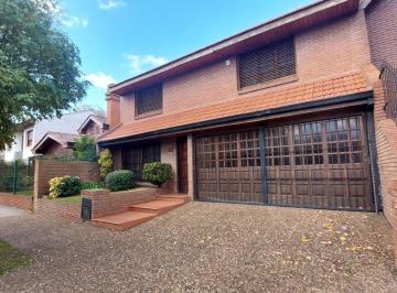 Casa · 219m² · 6 Ambientes · 2 Cocheras · Chalet 6 Amb Retasada