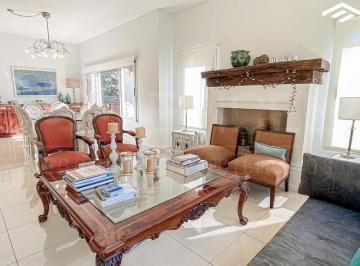 Casa · 290m² · 4 Ambientes · 1 Cochera · Casa en Venta - St. Thomas Sur - Canning
