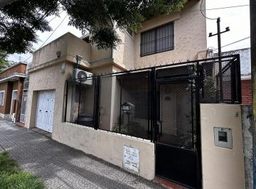 Casa · 188m² · 6 Ambientes · 1 Cochera · Casa 3 Dorm., Fondo Verde, Piscina - Belgrano