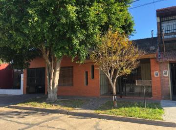 Casa de 6 ambientes, San Isidro · Hermosa y Sólida Casa en Venta - Dos Familia - Muy Buen Estado
