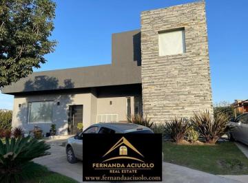 Casa · 200m² · 4 Ambientes · 1 Cochera · Muy Linda Casa en Venta en Santa Ines