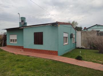 Casa de 3 ambientes, Miramar · Casa y Lote de Terreno.