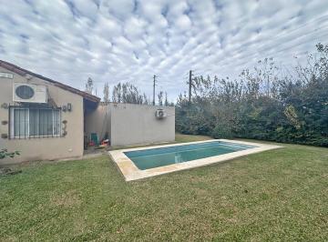 Quinta vacacional · 140m² · 4 Ambientes · 3 Cocheras · Casa Quinta 5 Ambientes con Pileta - Fco. Alvarez