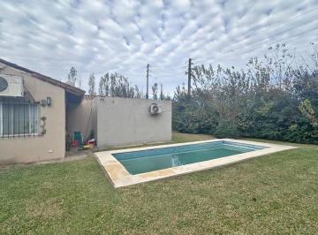 Quinta vacacional · 140m² · 4 Ambientes · 3 Cocheras · Casa Quinta 5 Ambientes con Pileta - Fco. Alvarez