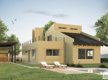 Casa · 120m² · 4 Ambientes · 6 Cocheras · Las Acequias Casa 3 Dorm. Amplio Jardin