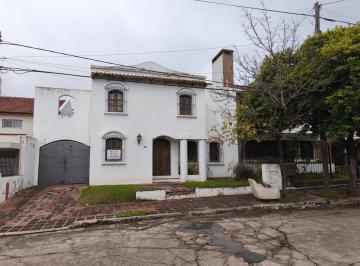Casa · 308m² · 5 Ambientes · 3 Cocheras · Casa en Venta Urca 4 Dorm - Pileta