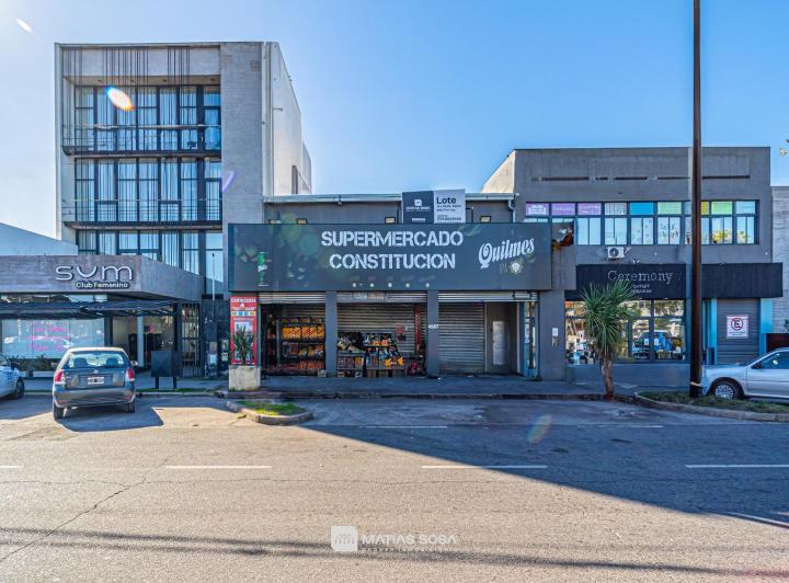 Local comercial · 886m² · 4 Ambientes