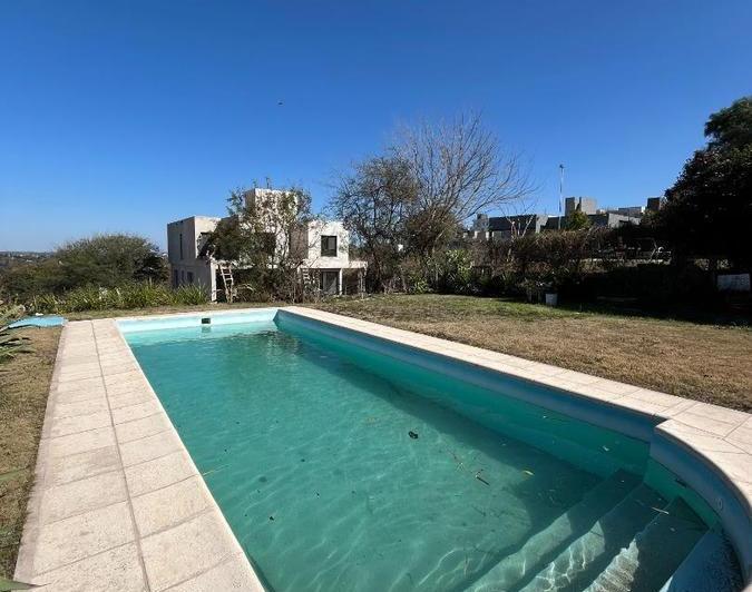 Casa · 298m² · 4 Ambientes · 2 Cocheras