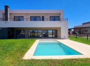Casa · 285ha · 5 Ambientes · 2 Cocheras · Venta Exclusiva Casa 5 Amb a Estrenar Barrio La Alameda