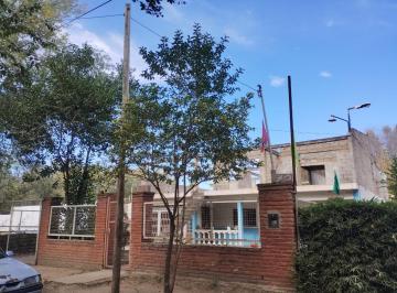 Casa · 156m² · 3 Ambientes · 2 Cocheras · "Amplia Casa en Cosquín Cerca de Ruta"