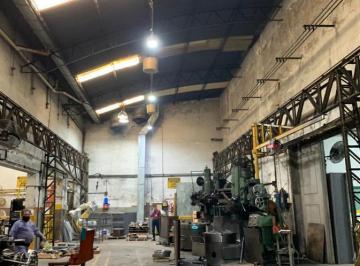 Bodega-Galpón · 2800m² · Galpón de 2800 m² en Parque Avellaneda