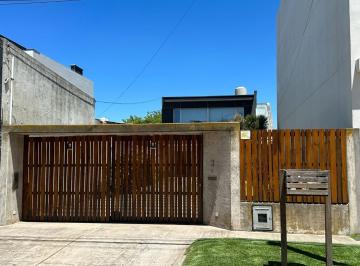 Casa · 120m² · 4 Ambientes · Casa 4 Ambientes en Venta - Zona Parque Luro