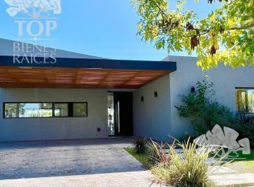 Casa · 147ha · 5 Ambientes · Casa en Venta en El Cantón Puerto - Escobar