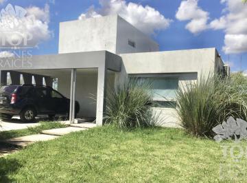 Casa · 190m² · 65 Ambientes · 1 Cochera · Casa en Venta en Vistas Puertos del Lago