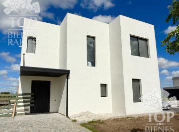 Casa · 200m² · 6 Ambientes · Casa en Venta en Santa Ana, Villanueva