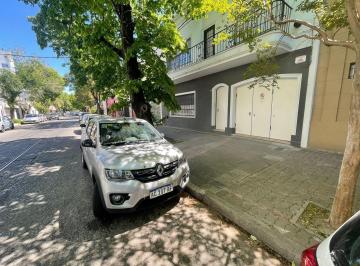 Casa · 179m² · 5 Ambientes · 1 Cochera · Venta Casa de Categoría Zona Plaza Malvinas