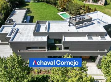 Casa · 753m² · 8 Ambientes · 4 Cocheras · Casa en Venta Doble Lote Al Agua Totalmente Remodelada en Barrio Santa Maria de Tigre